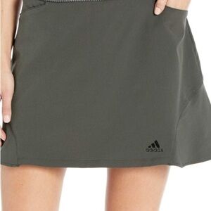 Adidas green tennis skirt size small in excellent like-new condition